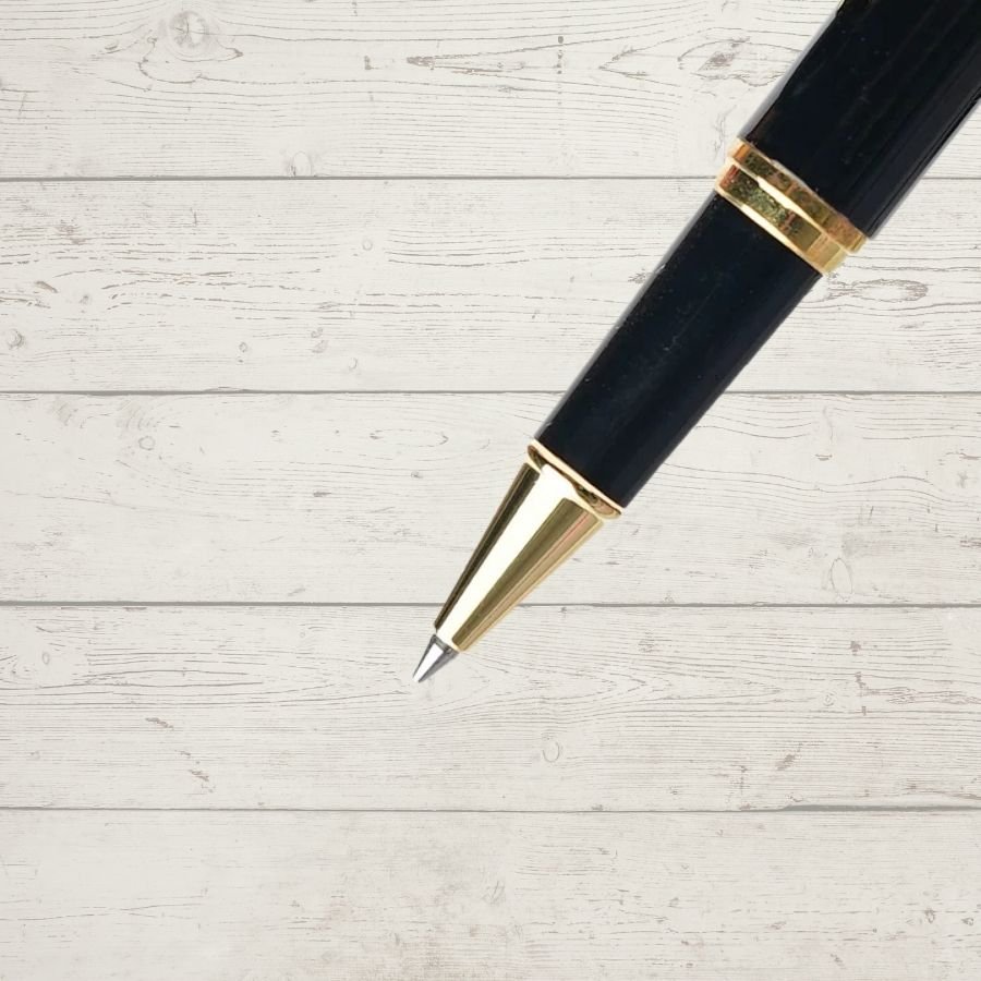e2 black and gold roller pen 2